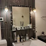 Lovely In Rose Resort, Проживание в семье
