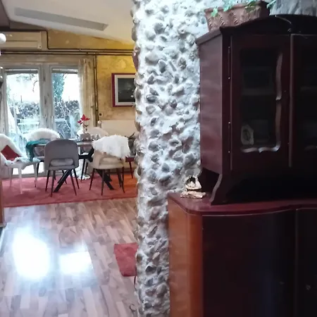 Lovely In Rose Resort, Ostanak kod kuće