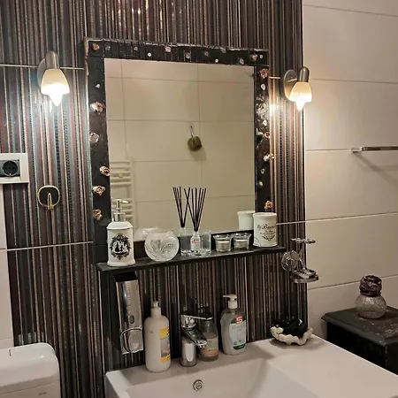 Lovely In Rose Resort, בית אירוח