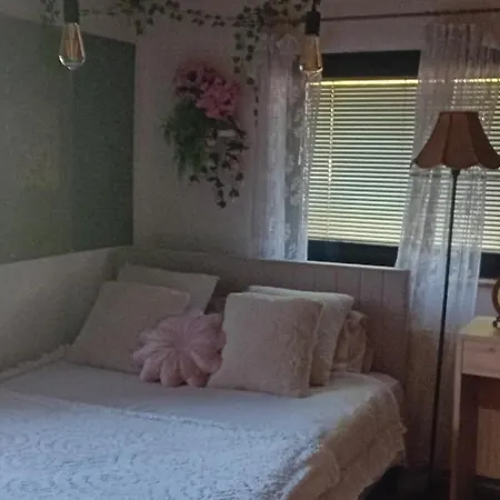 בית אירוח Lovely In Rose Resort, לובליאנה