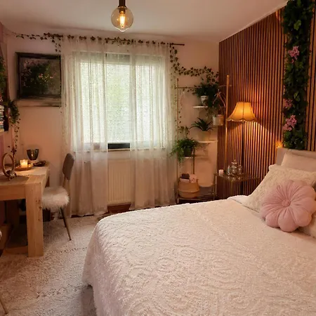 Lovely In Rose Resort, בית אירוח לובליאנה