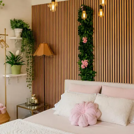 Lovely In Rose Resort, Accommodatie bij particulieren