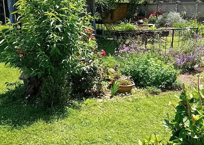 Homestay Lovely In Rose Resort, Ljubljana